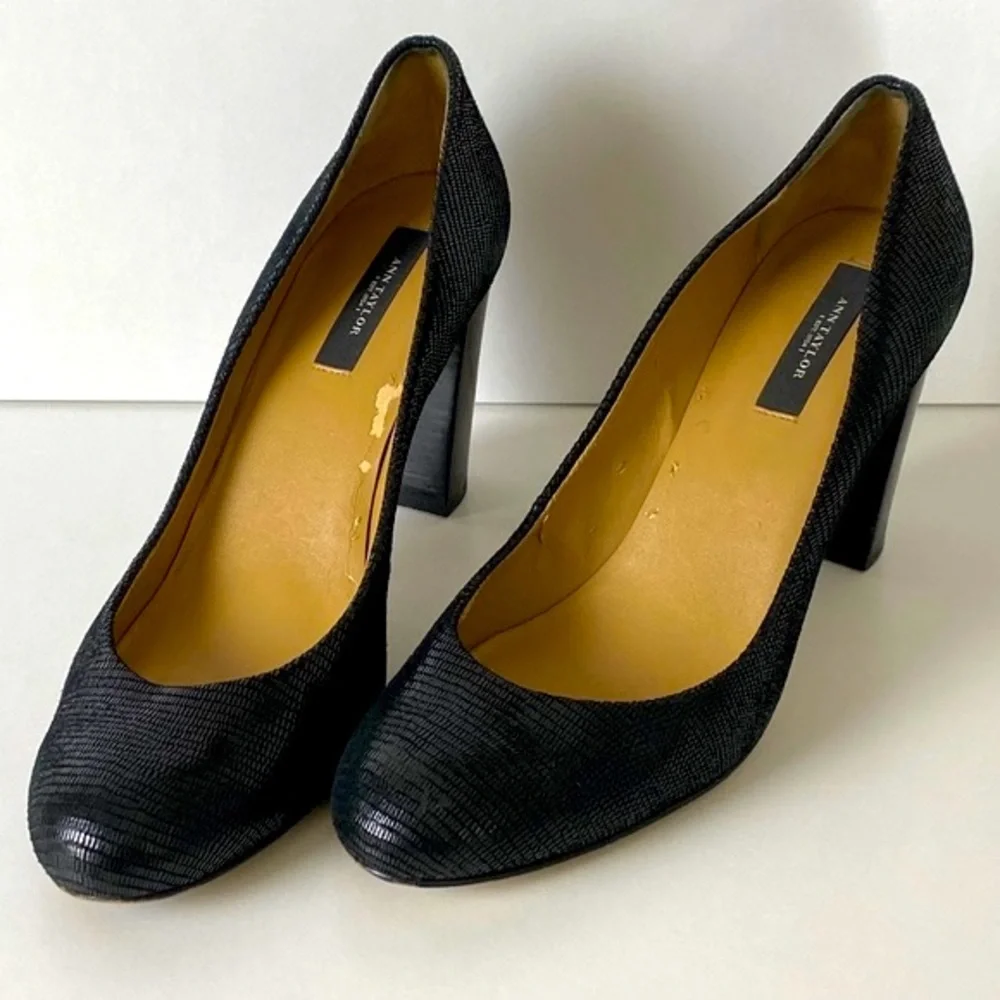 Ann Taylor Textured Black Patent Leather Block Heel Pump Size 8.5